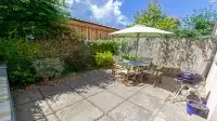 Oysters | Sleeps 6 | Modern Villa & Dog Friendly Hotels in 