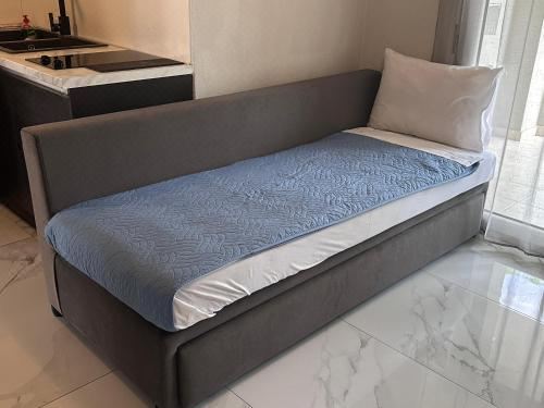 带阳台的小型套房