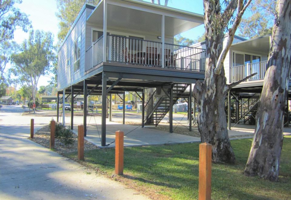 豪华两卧室河畔小屋-可住五人