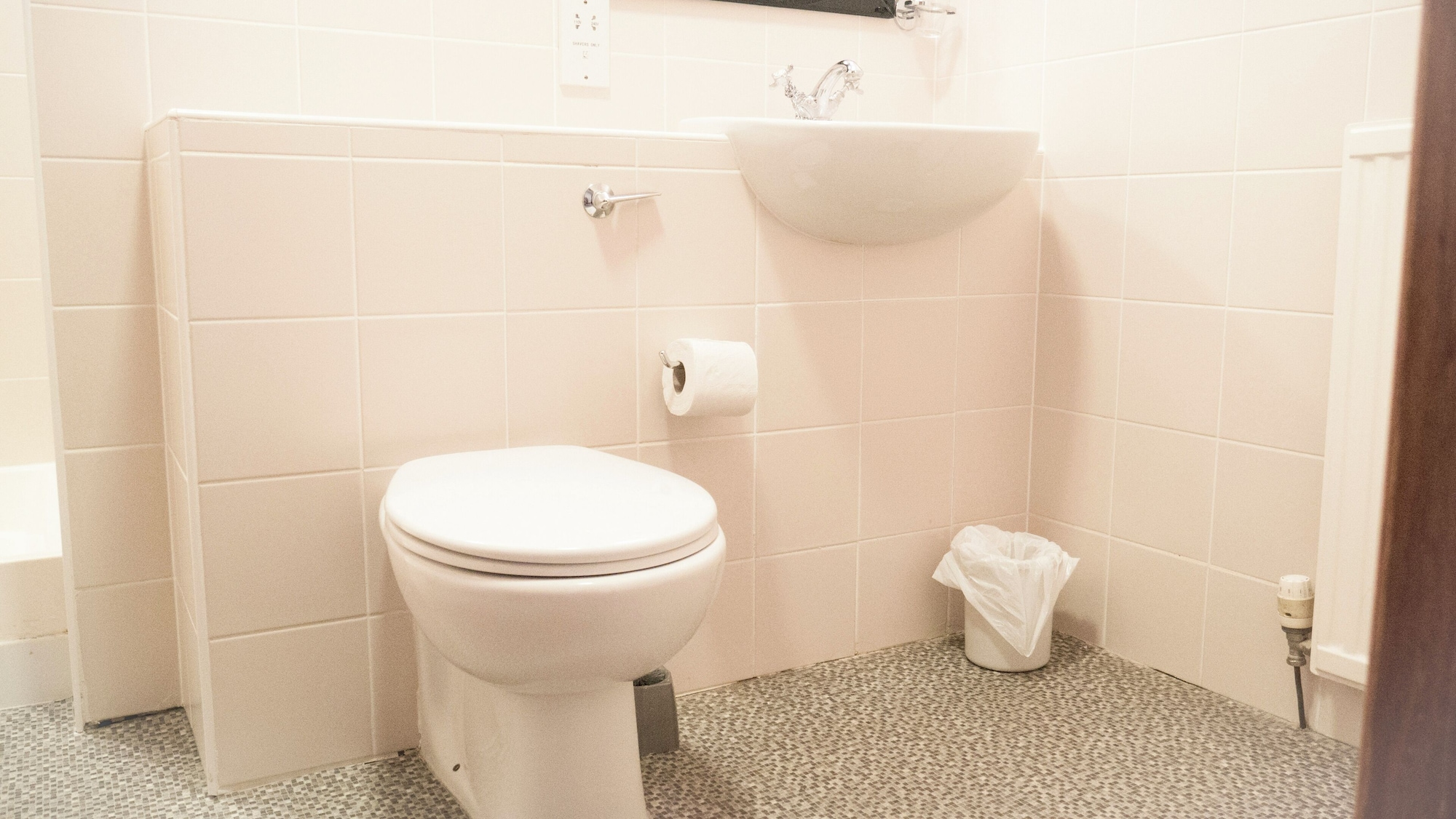 标准公寓， 1 间卧室， 无烟房， 允许带宠物