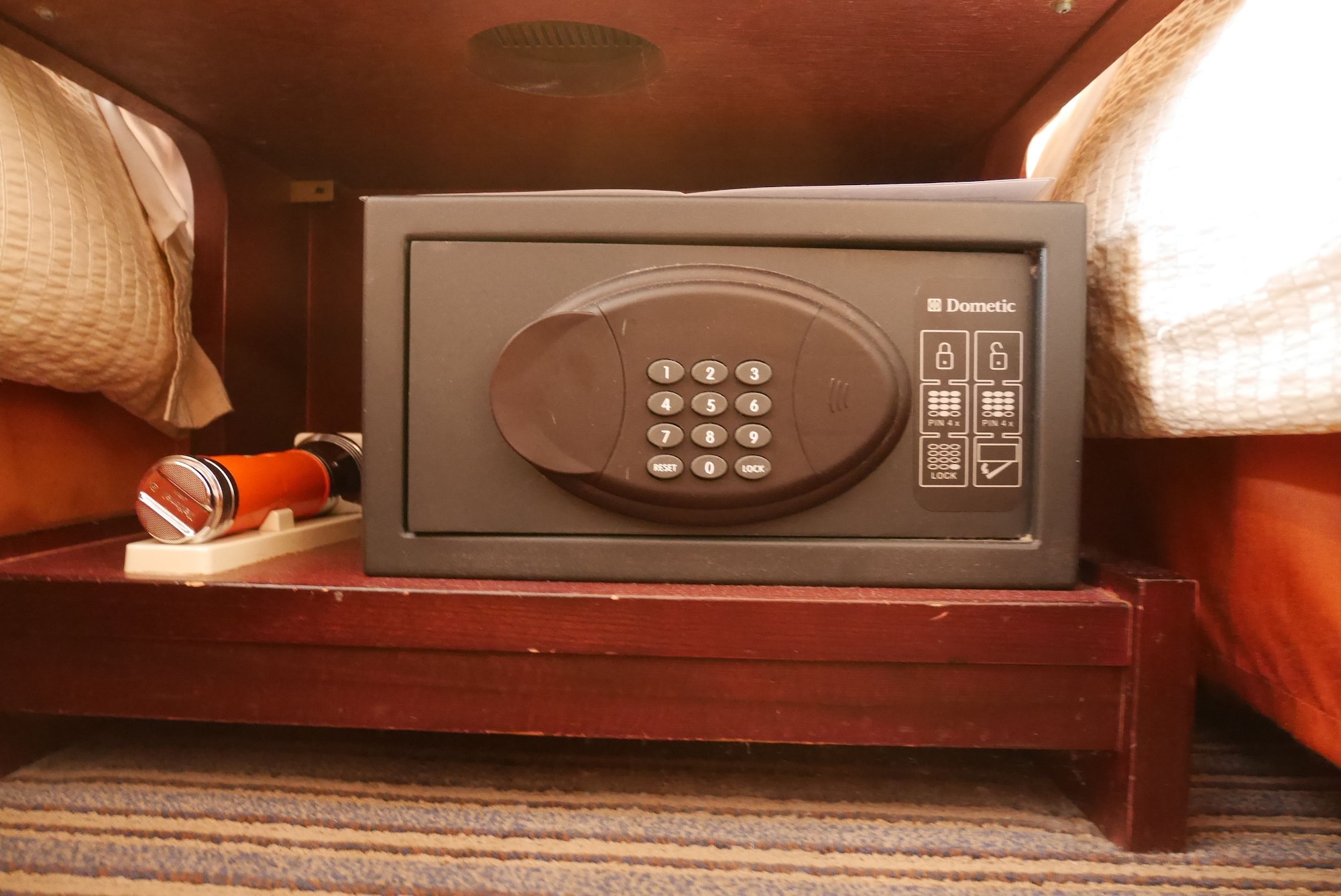 Rose Hotel Yokohama高级双人床房