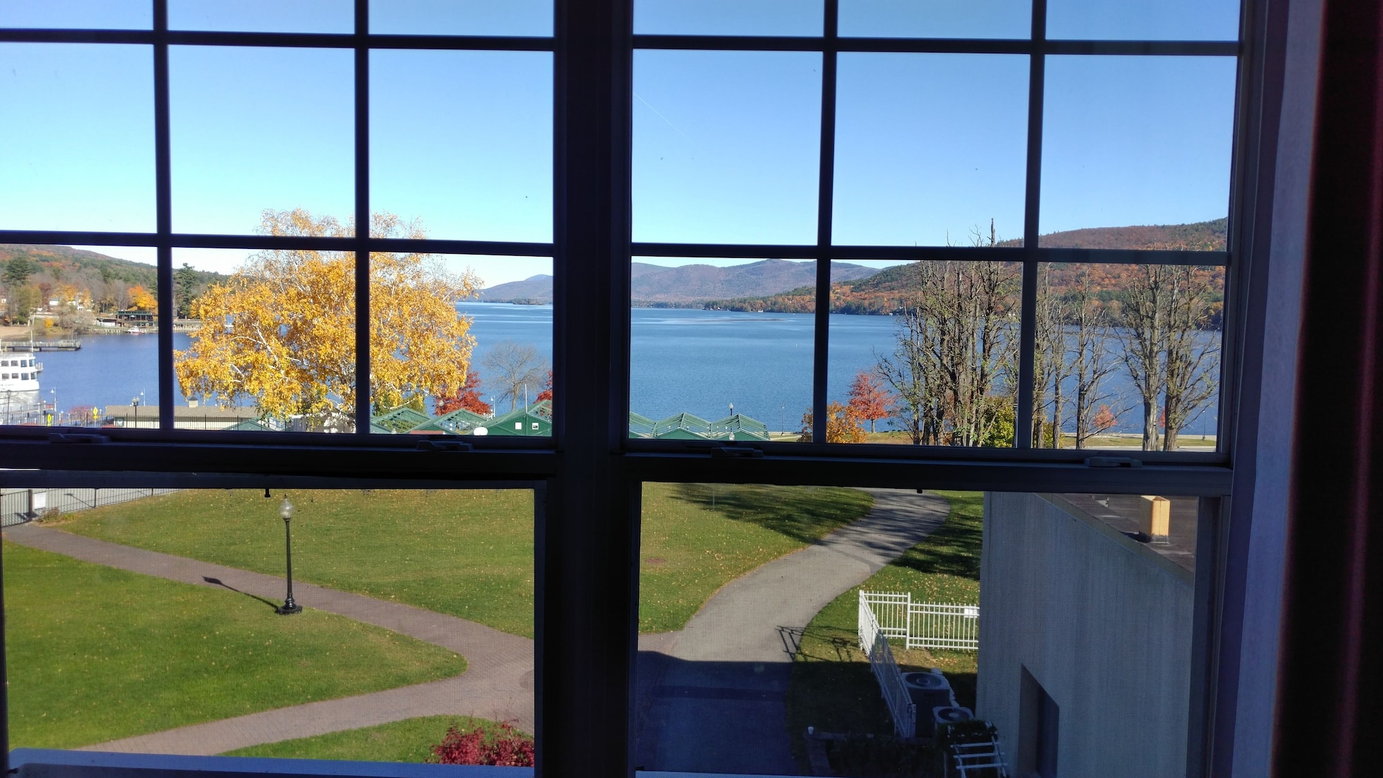 至尊客房，两张双人床，湖景