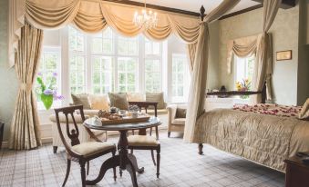 Mere Court Hotel - Housity