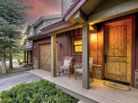 Eagle-Vail Townhome w/ Private Spa! - Minutes from Vail and Beaver Creek! Hotele w: Eagle-Vail