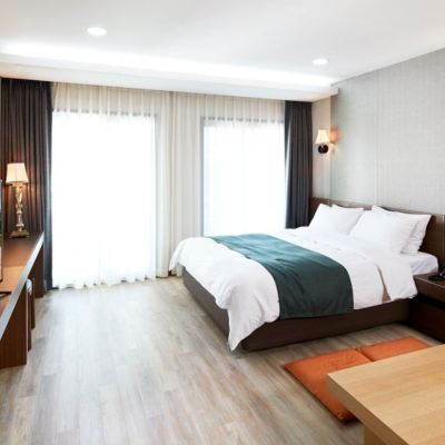 [Sweet Romantic Couple Pkg]Superior Double(Breakfast For 2, 1Bottle Wine+Late C/O) 호텔더숨포레스트 쿠폰
