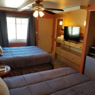 Comfort Single Room, 2 Queen Beds, Connecting Rooms, Ground Floor Two Rivers Inn Promo Code