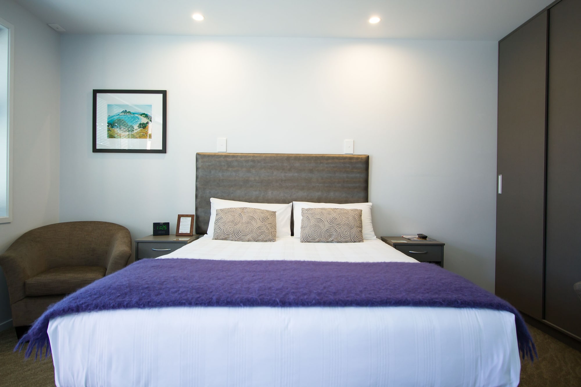 行政开间， 无烟房， 简易厨房