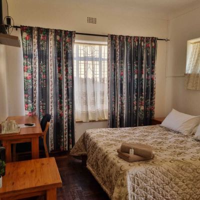 Budget Single/Double Room Emerald Guesthouse Promo Code