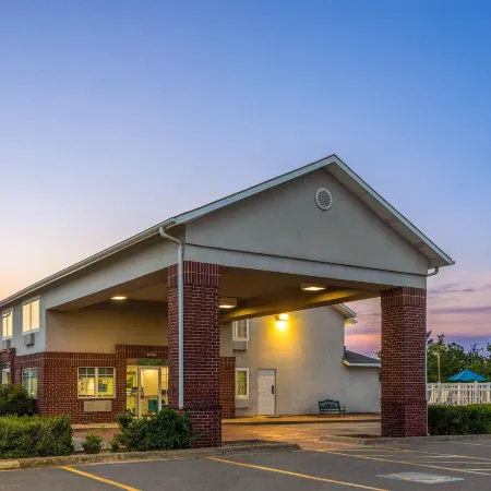 Days Inn by Wyndham Mountain Home Отели в г. Бакстер