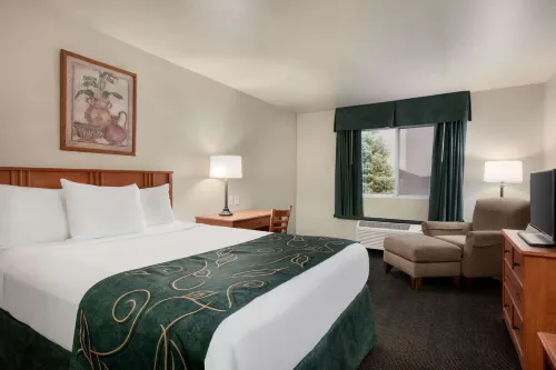 Travelodge by Wyndham Clinton Valley West Court