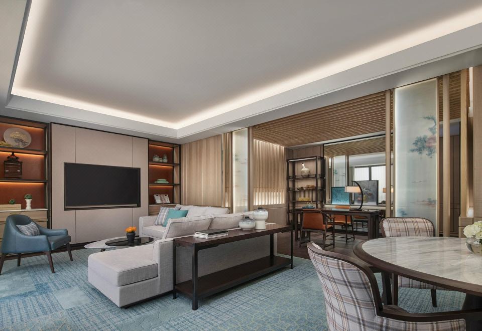 柏悦行政湖景露台套房