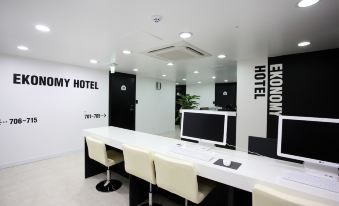 Ekonomy Hotel Myeongdong Premier