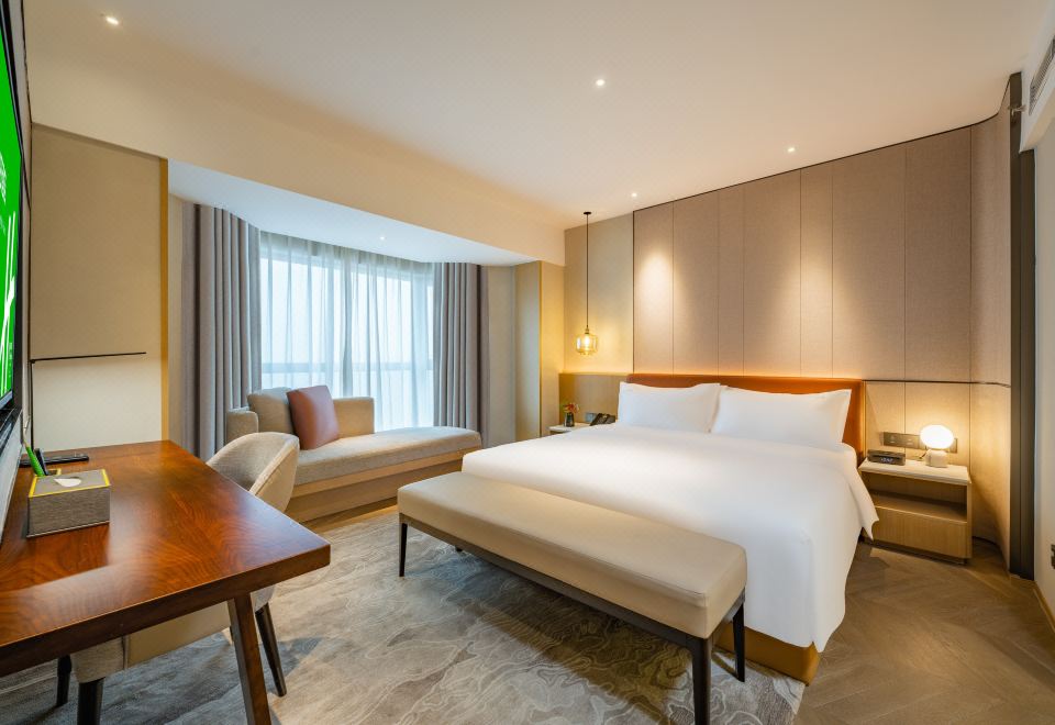 Holiday Inn Shanghai HuaxiaSuite - 1-Bedroom, City-View (Double Bed)