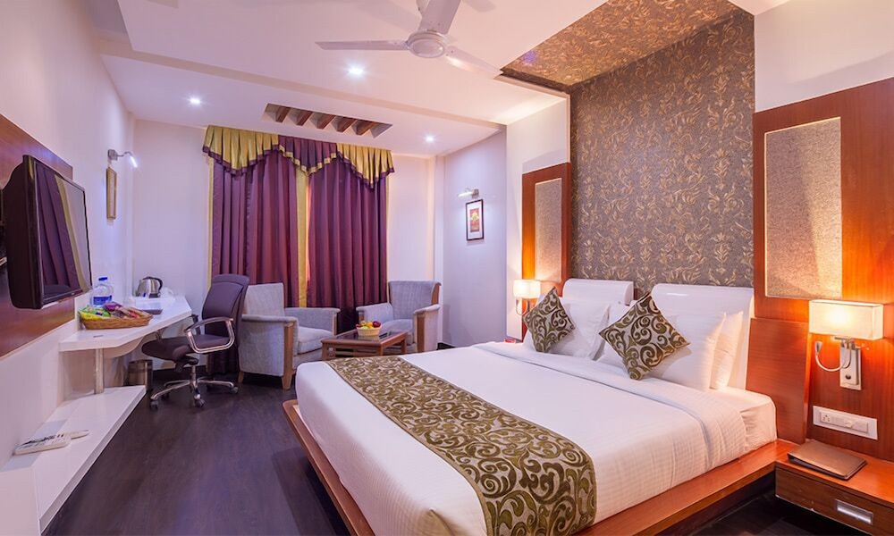 豪華雙人房， 1 張特大床