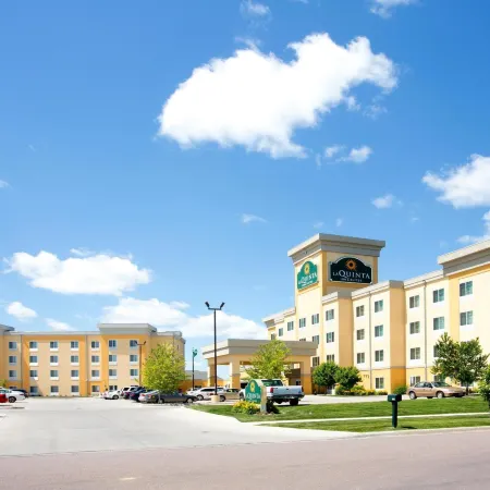 La Quinta Inn & Suites by Wyndham Fargo-Medical Center