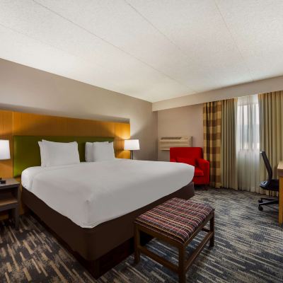 Mobility Accessible Room with 1 King Bed and Bathtub with Grab Bars - Non-Smoking Country Inn & Suites by Radisson, Lincoln Airport, NE Promo Code