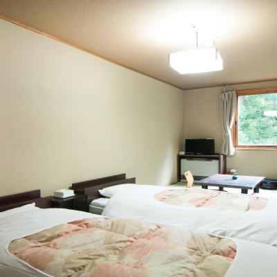 [Main Building/12 Tatami Mat Japanese Room]2 Beds No Private Bathroom or Washroom[Japanese Room][Non-Smoking]