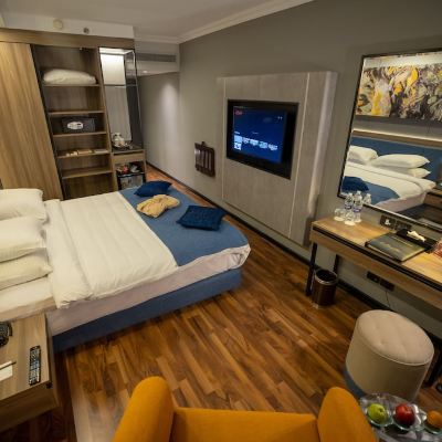 帶24/7管家休息室的優質大床房 開羅海峽飯店&俱樂部優惠