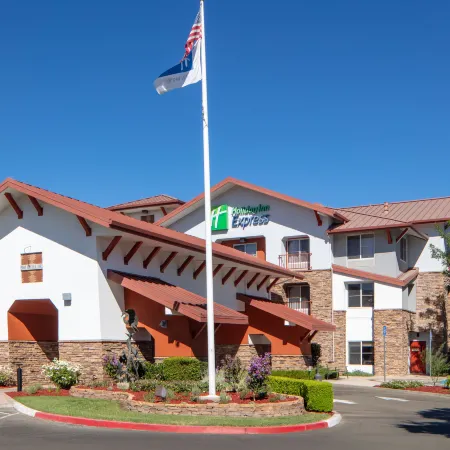 Holiday Inn Express & Suites TURLOCK-HWY 99 by IHG