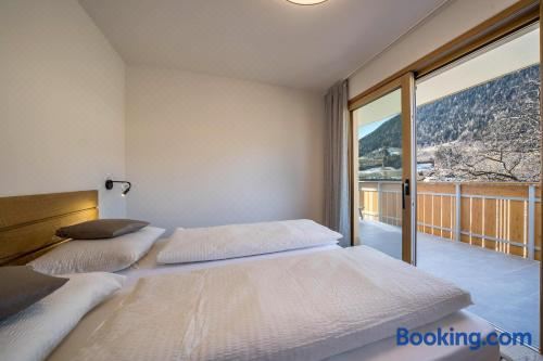 高級一臥室帶陽臺公寓