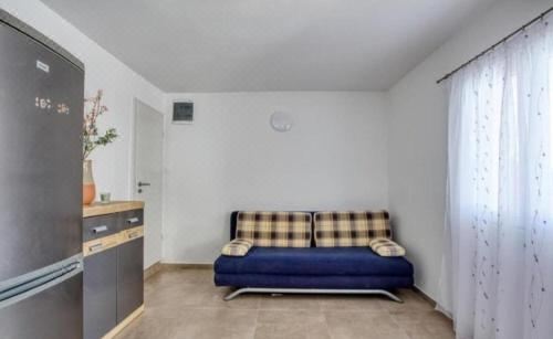 House Mirka Four-Bedroom Holiday Home