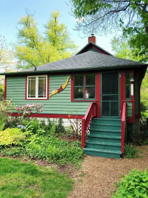 Lakeside Grove Cottage -  Perfect Lakeside Village/Beach Location