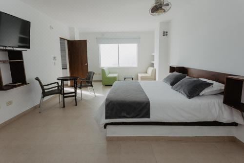 Hotel Plataneras Confort - Housity