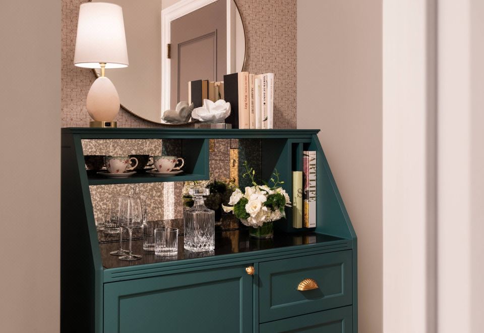 俱樂部客房， 2 張大床 （Mobility Accessible， Roll-in Shower）