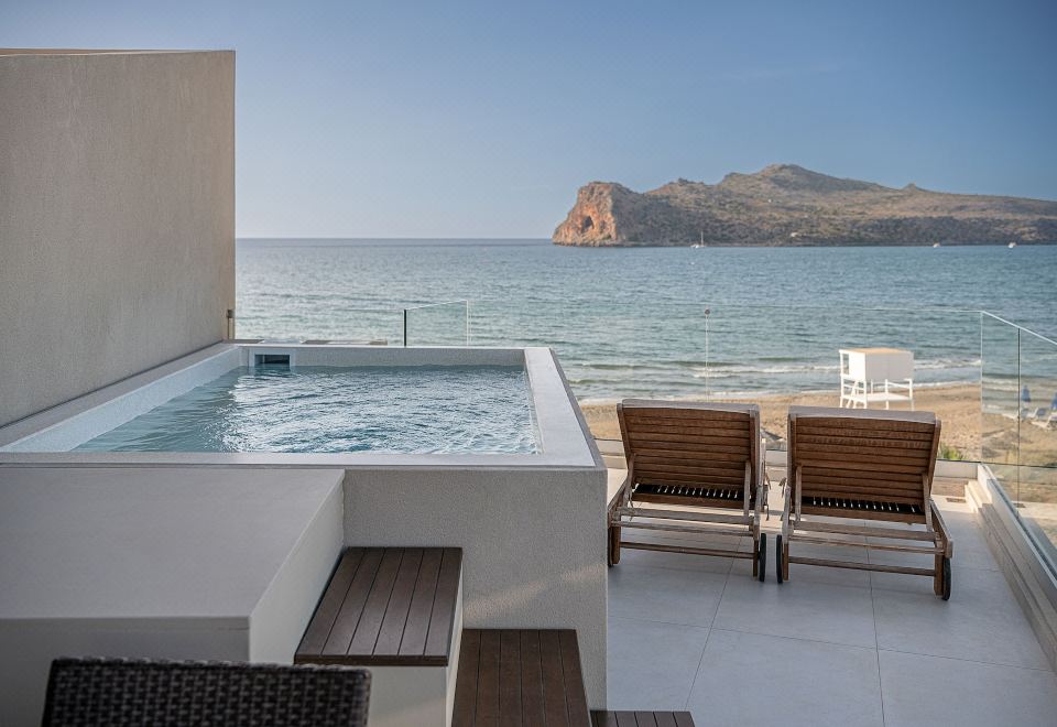 设计复式房， 私人游泳池， 海滩景观
