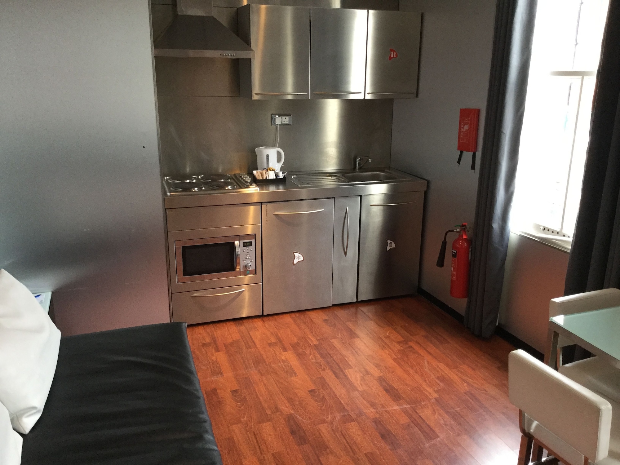 一室套房，小厨房（Stylosuite V2.0）