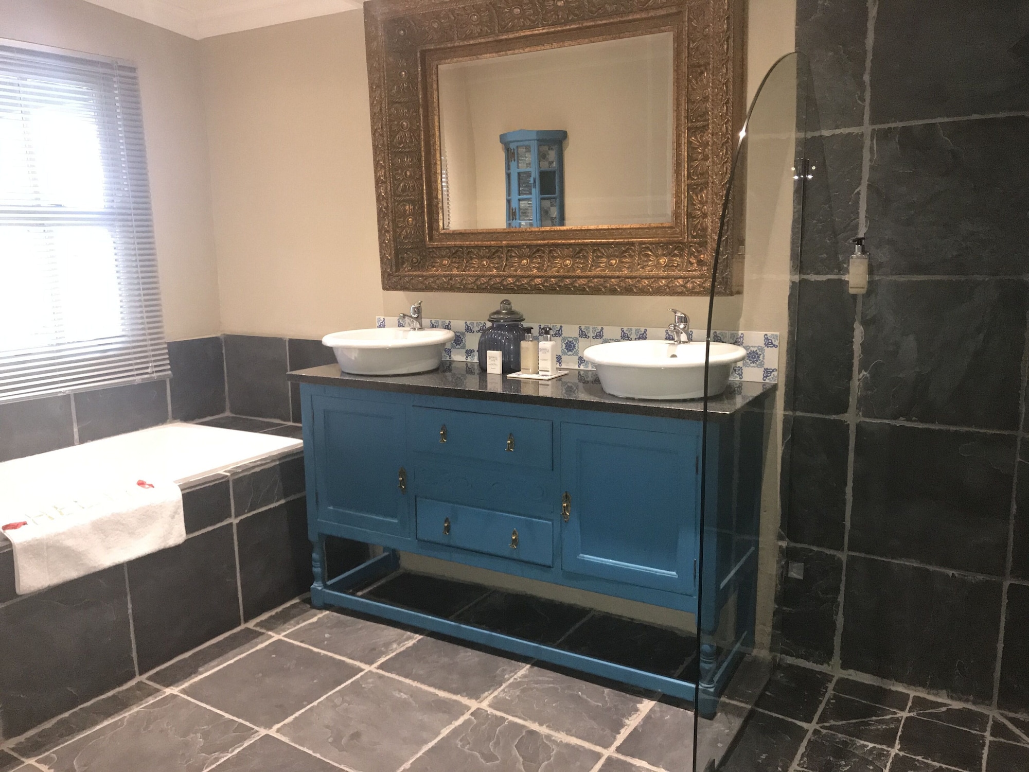 园景两卧室行政连通房