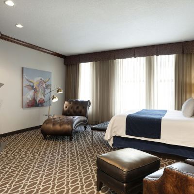 King Room with Fireplace Des Lux Hotel Promo Code