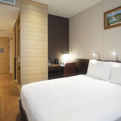 Standard Double Room (Accessible-Lower Level) 크라운파크호텔 쿠폰