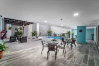 卡利凡爾賽阿佐爾飯店