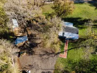 Country Cabin on the Creek in Belton with WiFi, AC ベルトンのホテル