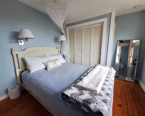 Attached Apartment Near It All. Organic Farmstead. Stunning Views. Pet-friendly. Hotels in Block Island