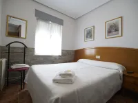 Pensión Serafín Hotels in Aviles