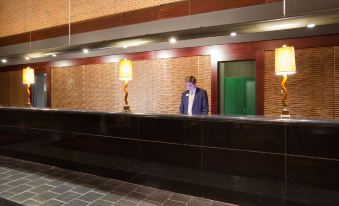 Crowne Plaza Minneapolis West, an IHG Hotel - Housity