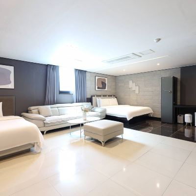 Deluxe Twin Room Hotel Quartz Promo Code