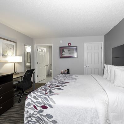 Accessible Superior King Room with Roll in Shower Red Roof Inn Defuniak Springs Promo Code
