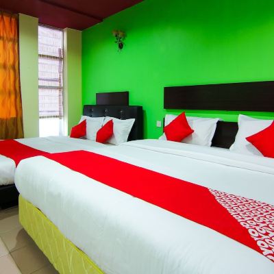 Suite Keluarga Kupon OYO 43962 Ezzy In Hotel