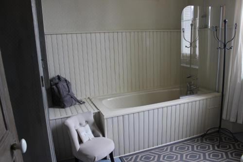 两间连通双人间