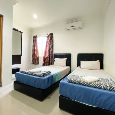 Twin Standard Kupon OYO 90087 Warisan Motel