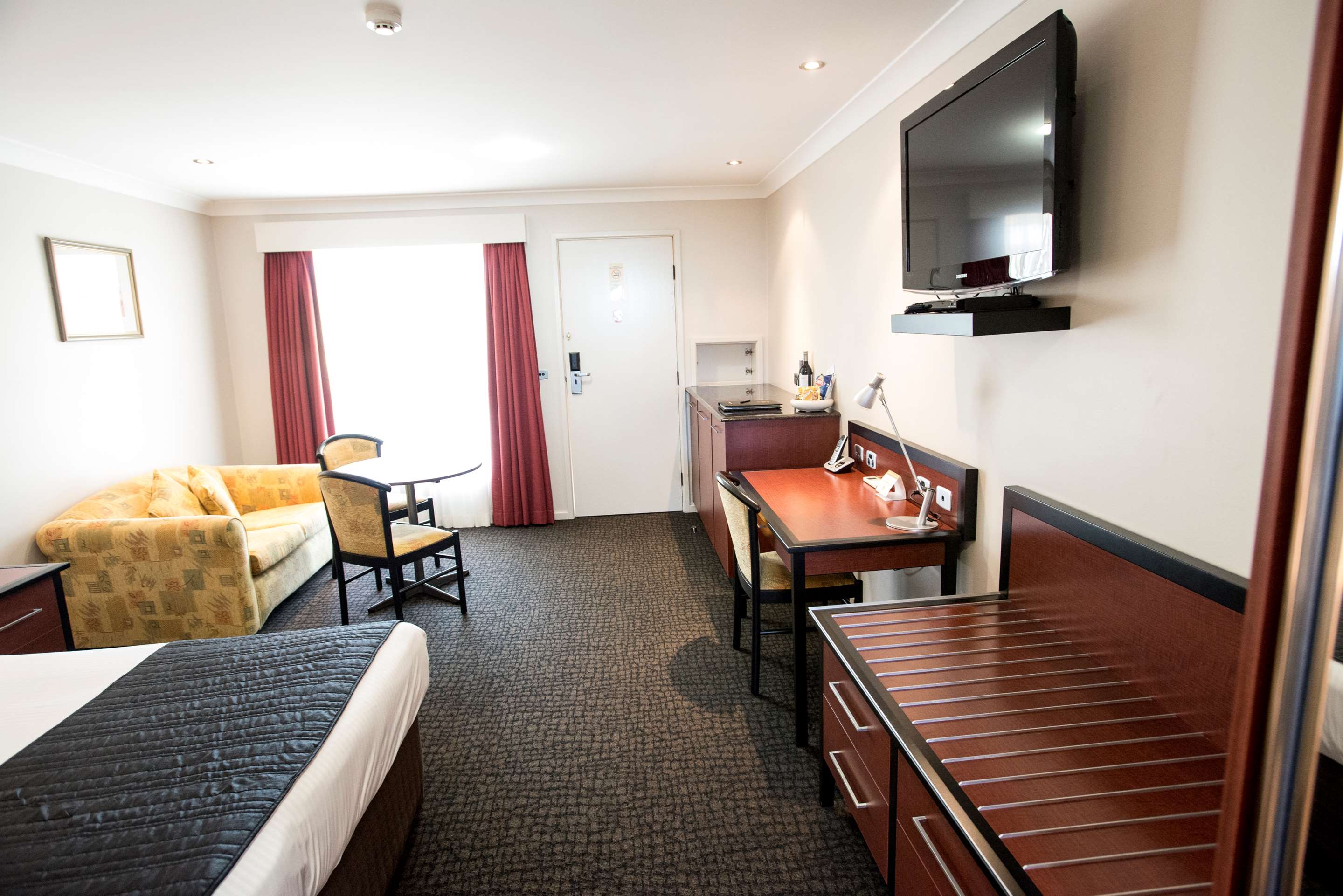 豪华特大号床间