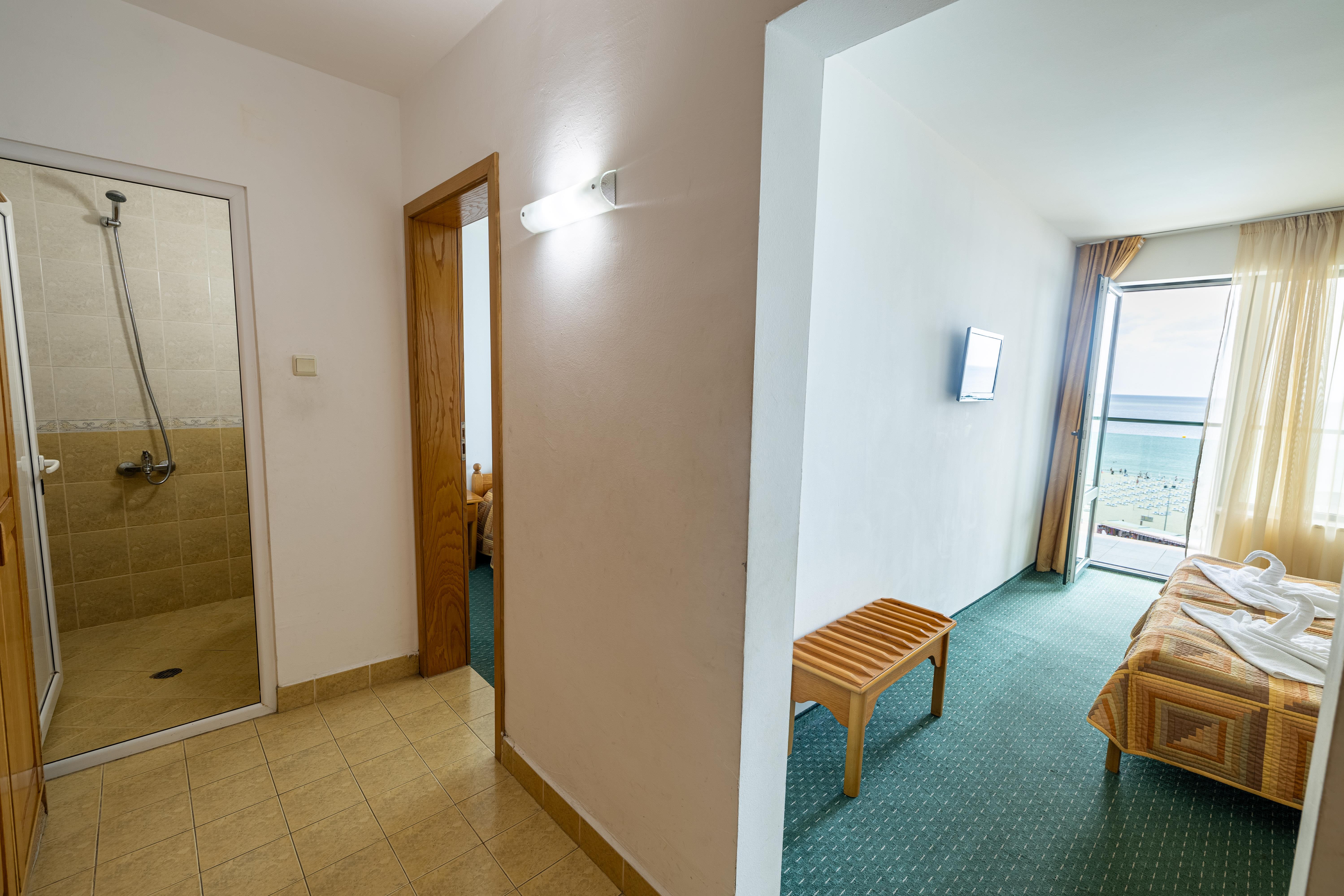 家庭间 - 带正面海景