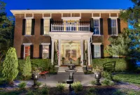 1851 Historic Maple Hill Manor B&B Hotels in 