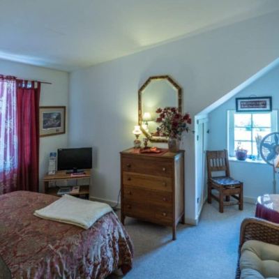 Standard Double Room, Ensuite (the Red Room) Stone Haus Bed & Breakfast Promo Code