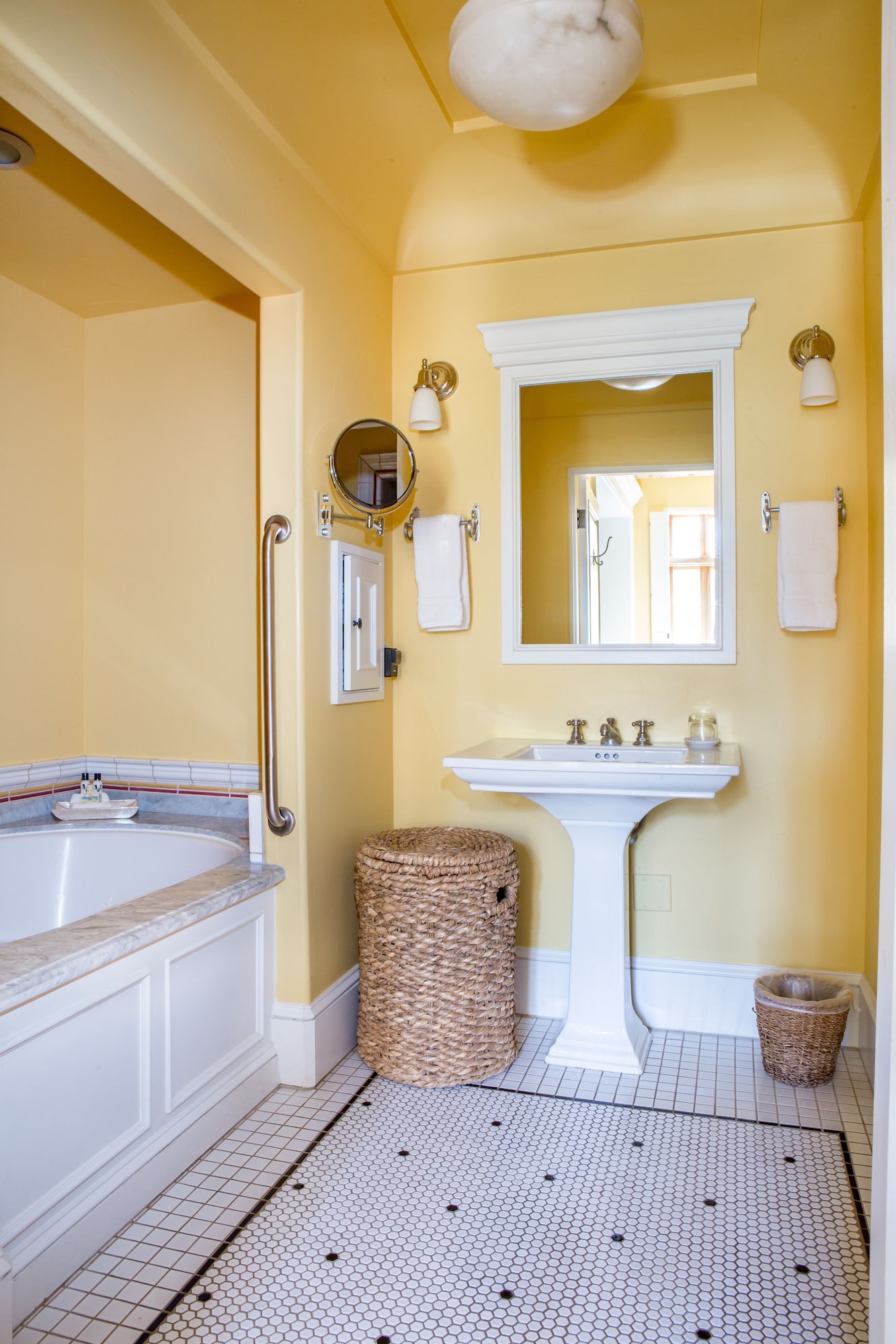 套房，1张大床，葡萄园景观（Muscat）