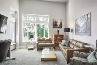SoLo Suites