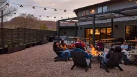 Slackline Moab, Outset Collection by Hilton